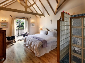 Master bedroom (Stable Cottage)